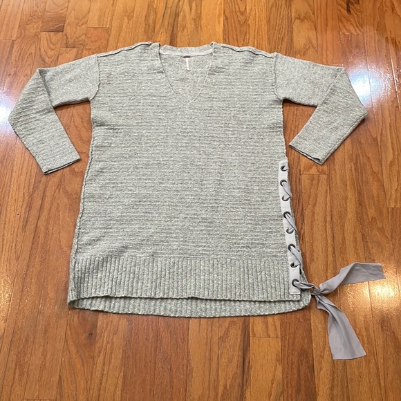 Free People Sweaters - Free People Size Medium Gray oversized Women’s V Neck Sweater very Soft